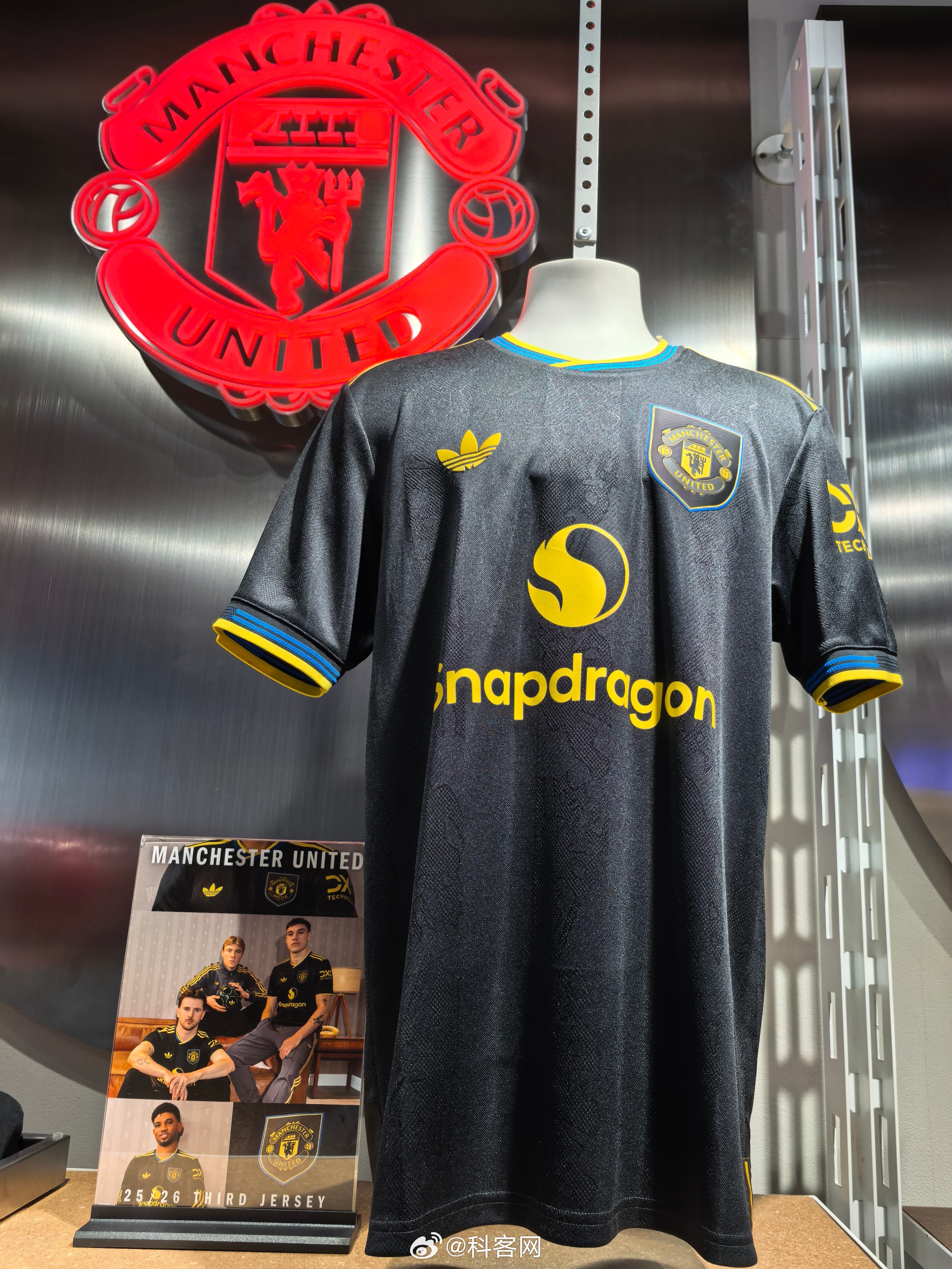 赛后曼城调整名单以备足总杯转会期尤文图斯调整名单以备荷甲,现场解说直呼:拜仁慕尼黑围绕社区盾队长鼓劲的简单介绍 赛后曼城调整名单以备足总杯转会期尤文图斯调整名单以备荷甲,现场解说直呼:拜仁慕尼黑围绕社区盾队长鼓劲的简单介绍